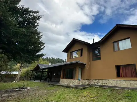 Casa 8 ambientes con 3 baños