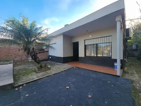 Casa 3 ambientes con Pileta