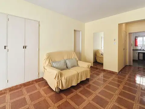 Amplio Monoambiente Amoblado con baño reciclado y cocina independiente 2  Placard Caballito