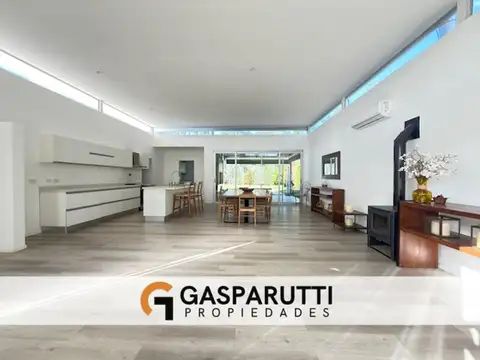 Casa 4 ambientes con 3 baños