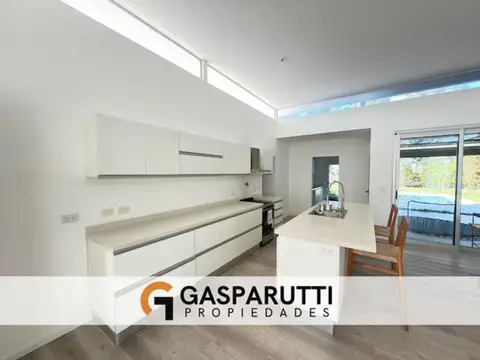 Casa en Venta con 5 cocheras