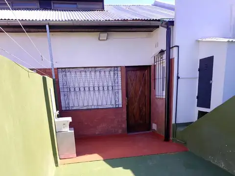 Depto Tipo Casa en Alquiler en Villa Ballester, $ 650.000