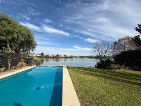 Casa al Agua en Isla de Santa Bárbara Lote Central con Excelente Orientación
