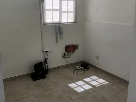 Oficina en Alquiler en Vicente Lopez Vias / Maipu, $ 650.000