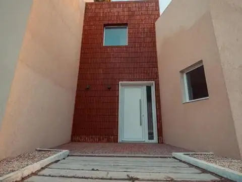 Imponente Casa minimalista barrio ALAMOS