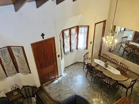 Casa en Venta con 3 cocheras