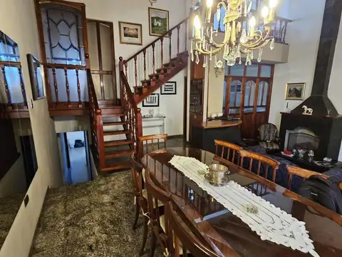 Casa en Venta con 3 cocheras