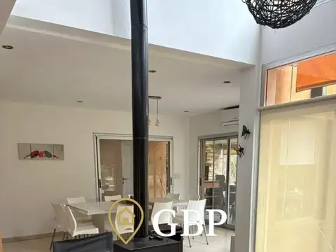 Casa 4 ambientes con 3 baños