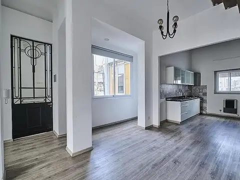 Departamento 3 ambientes Duplex Piso Luminoso Reciclado con balcon aterrazado en Tribunales