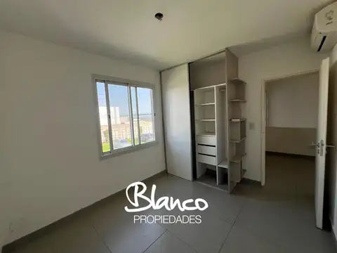 Casa en Alquiler con 2 cocheras