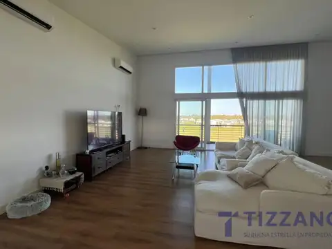 Departamento en Venta con 3 cocheras