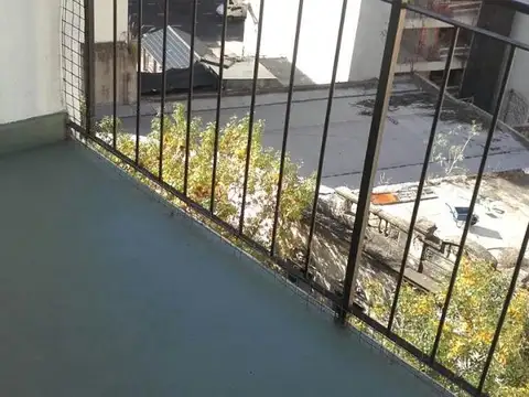 Departamento 2 amb Piso alto, balcon