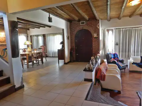 VENTA CASA 4 AMBIENTES IDEAL HOSTEL OPORTUNIDAD