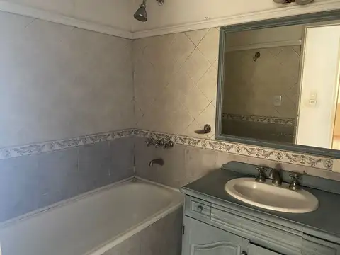 CASA 6 AMBIENTES EN VENTA EN CAMPOS DE ECHEVERRIA