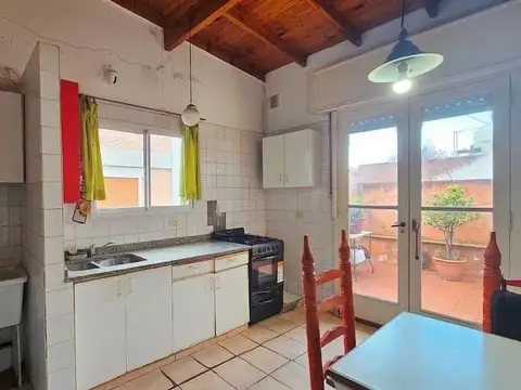 Excelente PH para refaccionar con terraza propia edificable