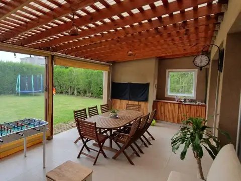 Casa en alquiler anual / en Venta Cantón Puerto con Piscina y Galería