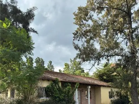   RETASADA   CASA EN VENTA - BARRIO CERRADO LA CAMPIÑA