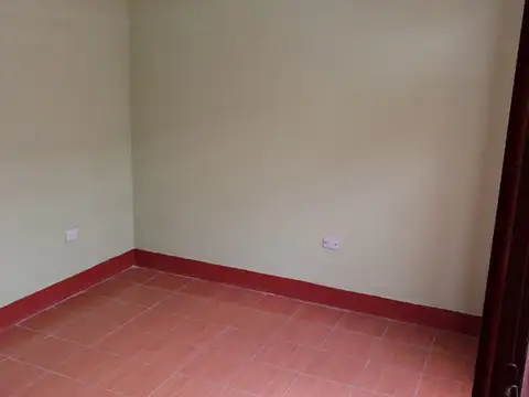 TIPO CASA EN PLANTA BAJA AL FONDO, AMPLIO Y LUMINOSO   CON PATIO TECHADO  