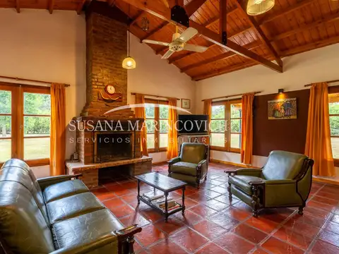 Casa 4 ambientes con 2 baños