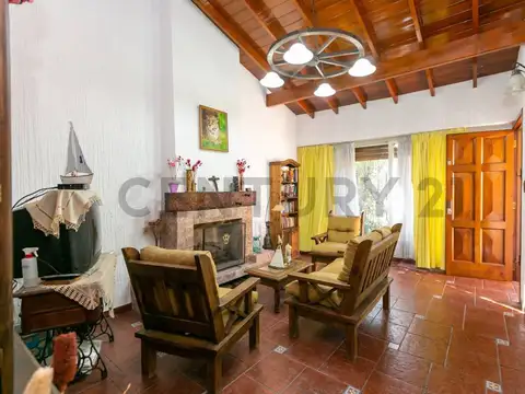 Casa 6 ambientes con 2 baños