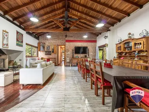 Casa en Venta con 3 cocheras