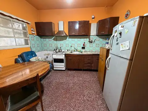 VENTA CASA 3 AMBIENTES CON PATIO – LANÚS OESTE