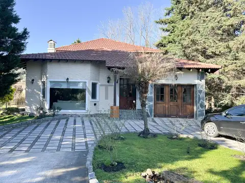 Casa 6 ambientes con 4 baños