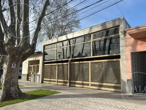 Excelente Local Comercial en Av. Fleming, Martinez