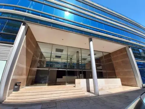 Oficina en alquiler + 3 cocheras en Puerto Madero 316m2