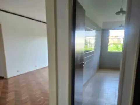 Departamento en Venta en Olivos Vias/Rio, USD 175.000