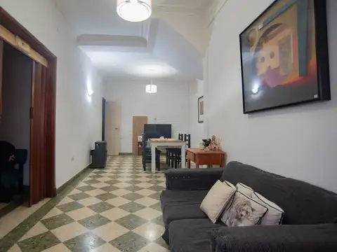 VENTA CASA 7 AMBIENTES EN DON BOSCO CON PATIO