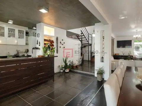 Hermosa casa en Luis Piedra Buena - B Grand Bourg