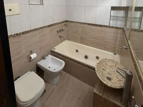CASA 3 AMB CON PILETA MAS DEPTO DE 2 AMB CON GARAGE - SAN MARTIN-