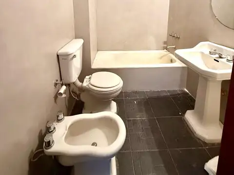 Departamento 3 ambientes con balcón y baulera (Opcional cochera cubierta)