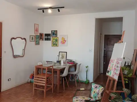 Departamento 3 ambientes con balcón, baulera y cochera cubierta