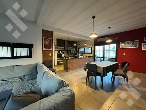Casa 4 ambientes con 1 baño