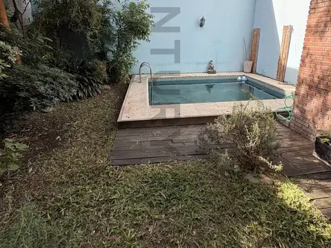 VENTA CASA 6 AMBIENTES GARAGE TOILLETE PARQUE PISCINA PARRILLA PATIO EN BARRACAS