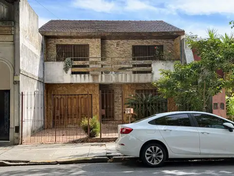 venta casa 4 ambientes Paternal, jardin y cochera
