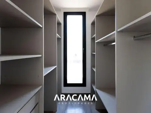 Casa 5 ambientes con 7 baños