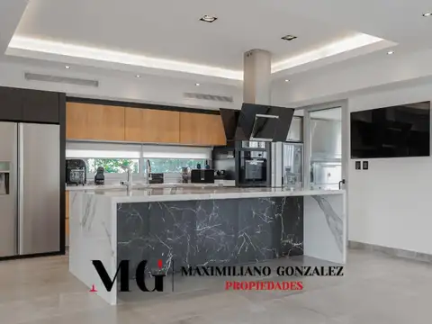 Casa 7 ambientes con 4 baños