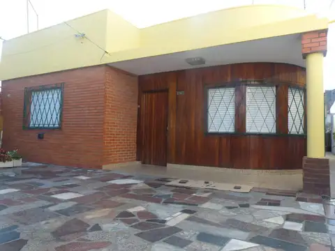 PH  al frente de 3 ambientes con cochera patio y terraza - Wilde