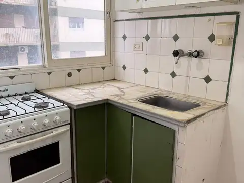 ALQUILER. San Miguel. Monoamb con balcón y cocina separada