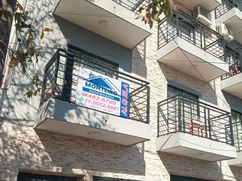 Departamento 2 amb amplios con balcón al contrafrente