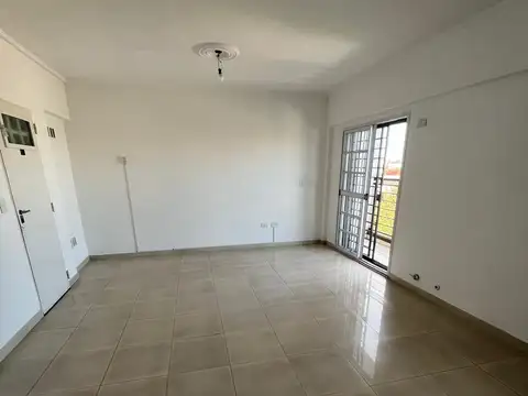 Departamento en Alquiler en Villa Luzuriaga, $ 450.000