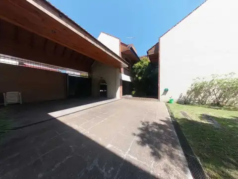 Casa en Venta con 7 cocheras