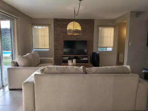 Casa 5 ambientes con 2 baños