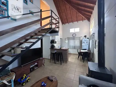 Casa 6 ambientes con 2 baños