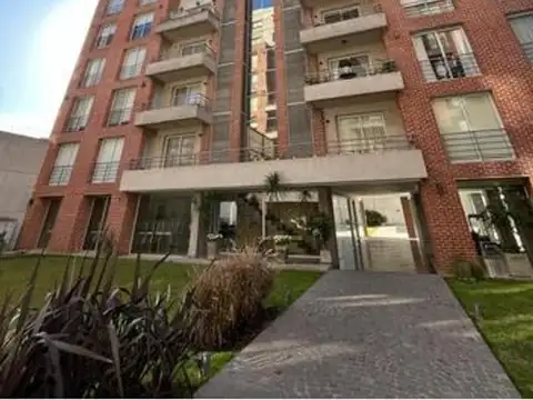Departamento 3 ambientes impecable con cochera y baulera