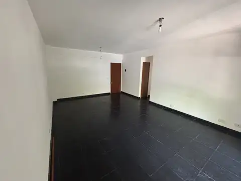 Departamento en Alquiler en San Isidro Vias / Rolon, $ 1.000.000