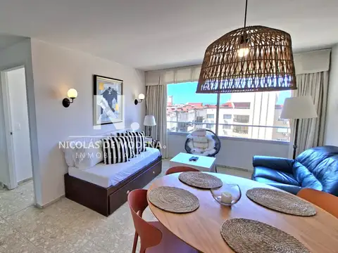 Venta. Península, 1 dormitorio y medio garaje.